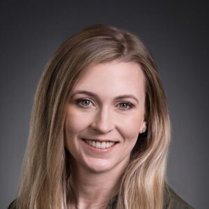 Lynsey Retzlaff, Therapist