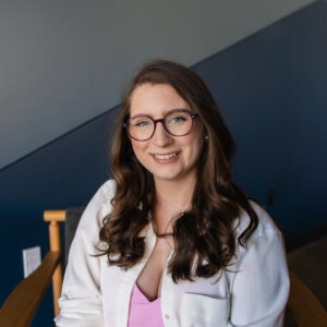 Haylee Kasallis, Therapist