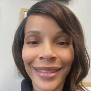 Henrieta Deka, Therapist