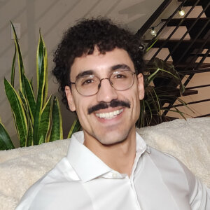 Brandon Denis, Therapist