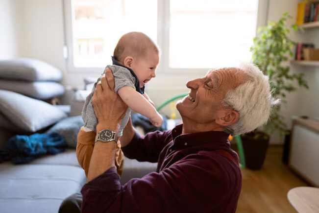 7 Things ‘Emotionally Strong’ Grandparents Do Differently, According to Child Psychologists