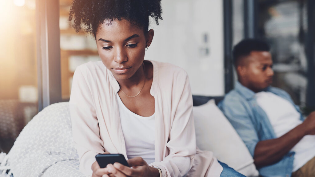 Does Social Media Make You Think Your Relationship is Toxic? 52% Say YES! 
