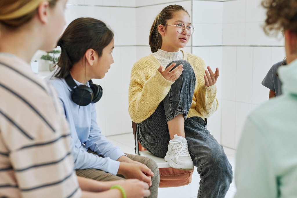 Call to get registered for the Raíces Y Poder: A Latina Girls Group in Illinois