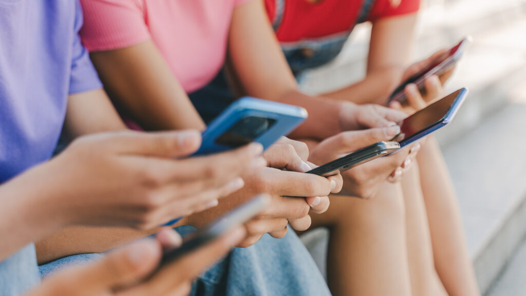 Therapist Explains Why ‘6-7’ Went Viral—and What It Reveals About Today’s Kids