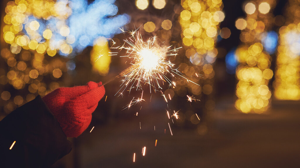 Staying Sober During the Holidays: 8 Expert Tips for People in Recovery and Non-Drinkers