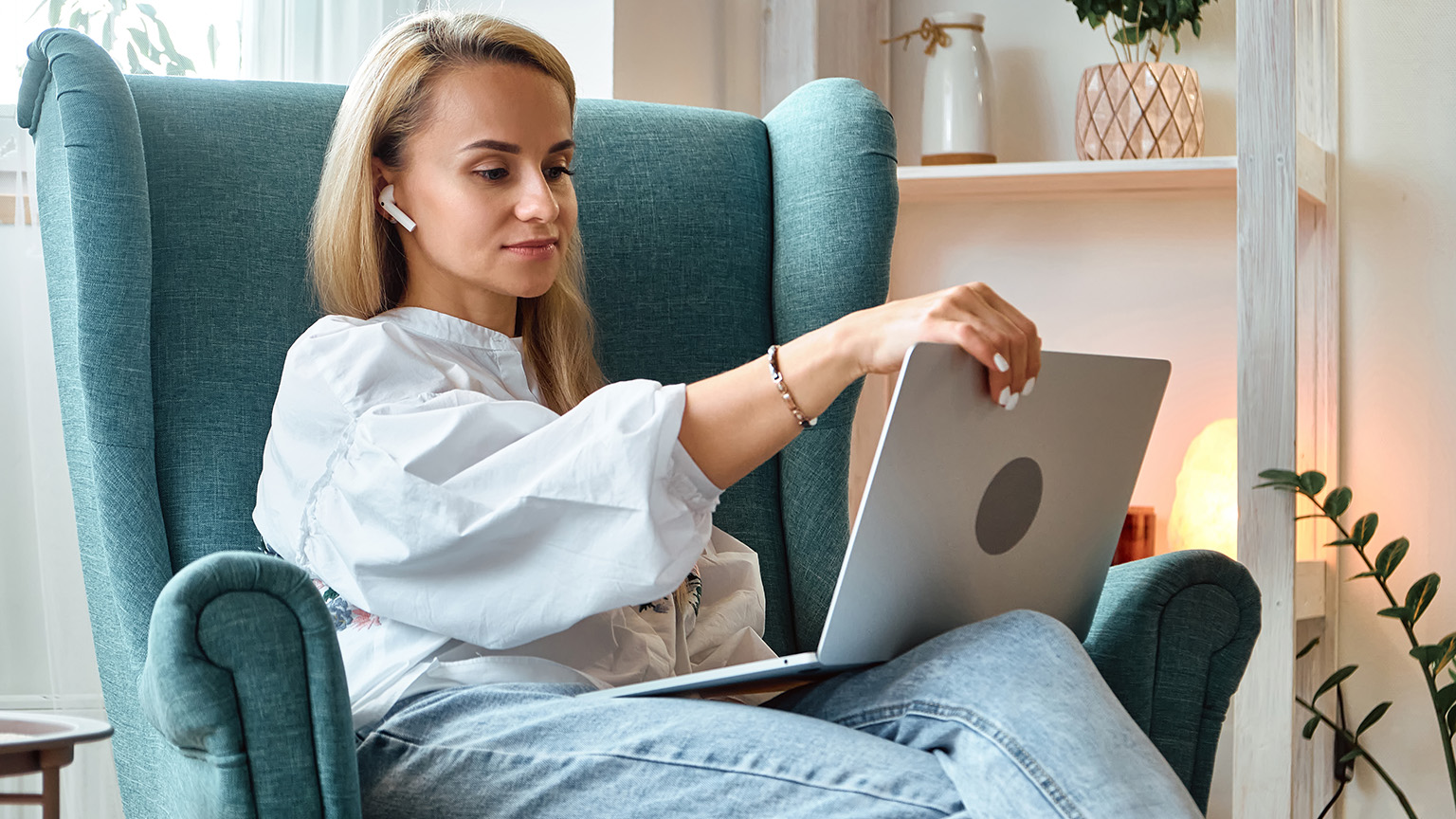 Online EMDR Therapy: How Virtual Trauma Treatment Works and Whether It’s Effective