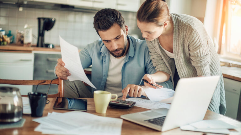 How to Manage Financial Stress: 4 Simple Habits That Helped Me