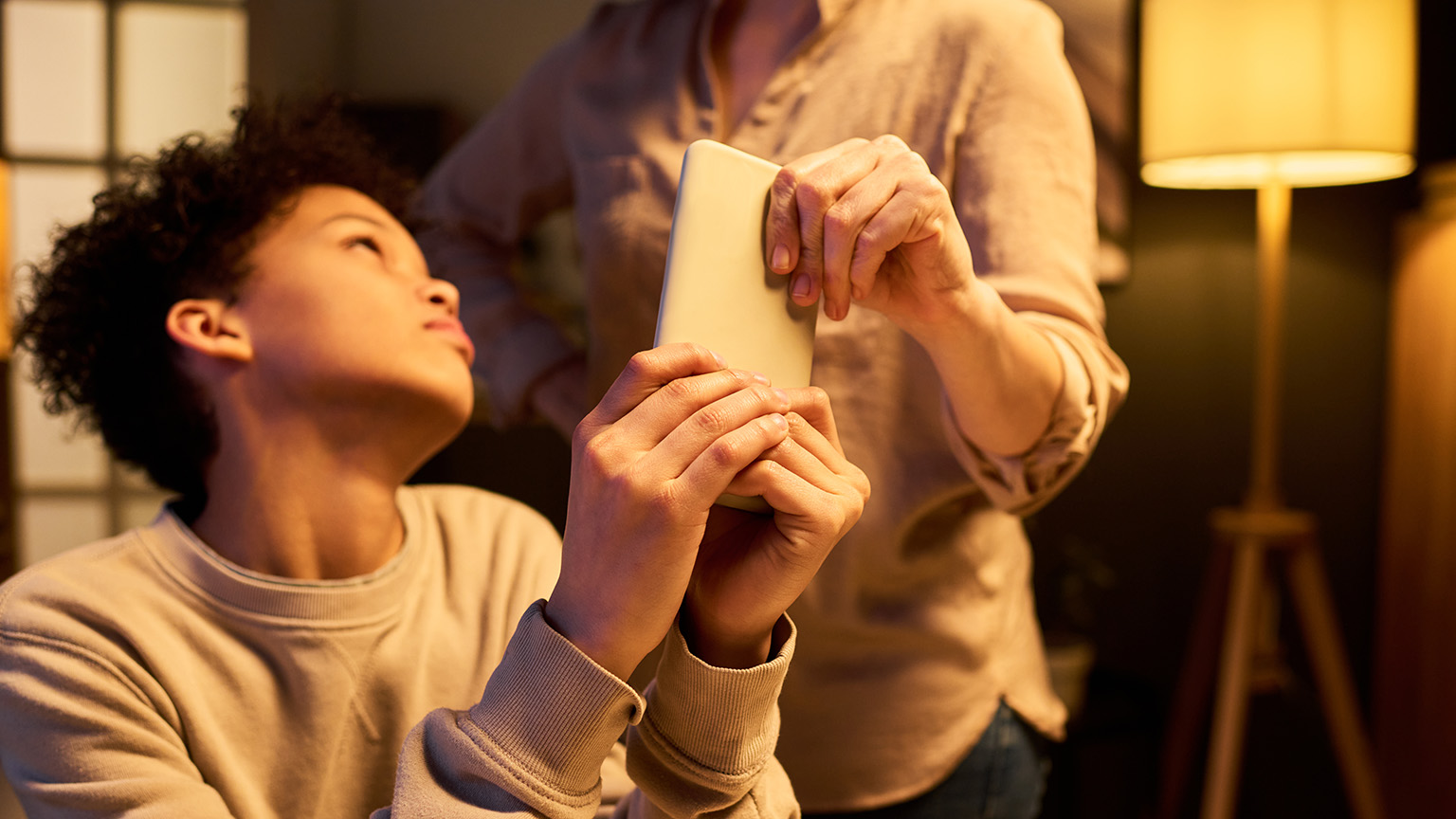 How to Reduce Screen Time for Kids: Tools and Apps a Therapist Recommends in 2026