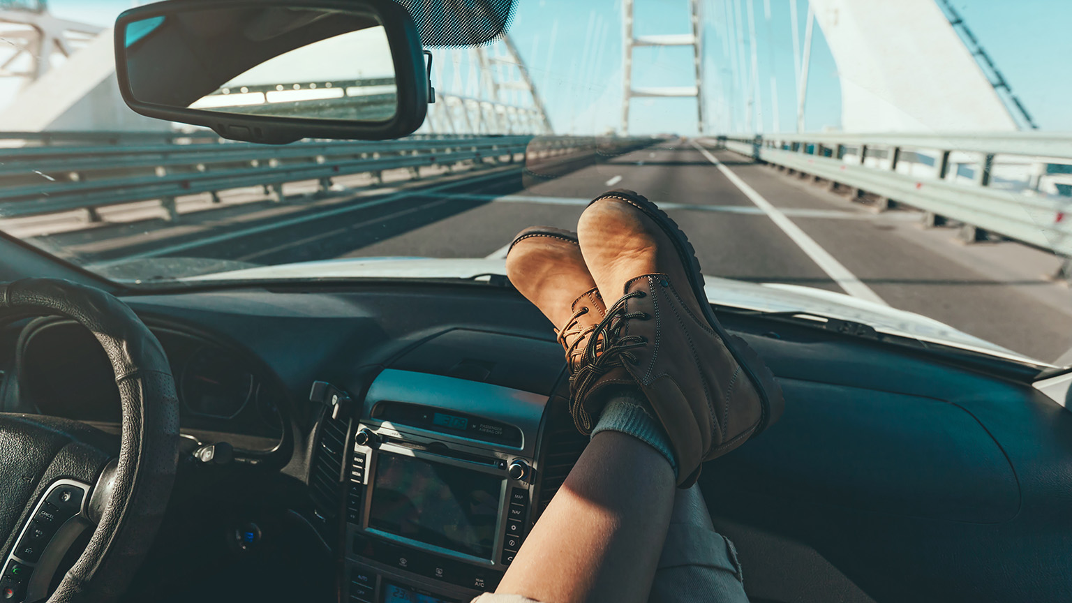 How to Deal With Travel Anxiety on a Road Trip: What Helps Me